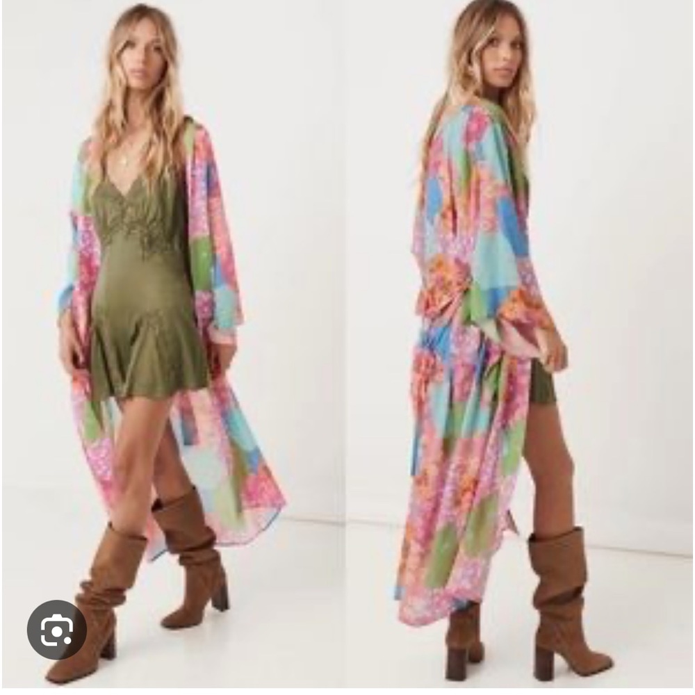 NWT FREDA ROBE